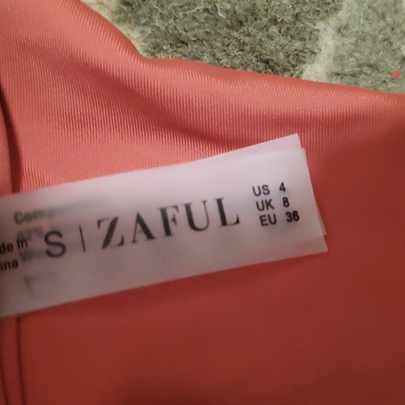 Two bikinis - Picture 4 of 7